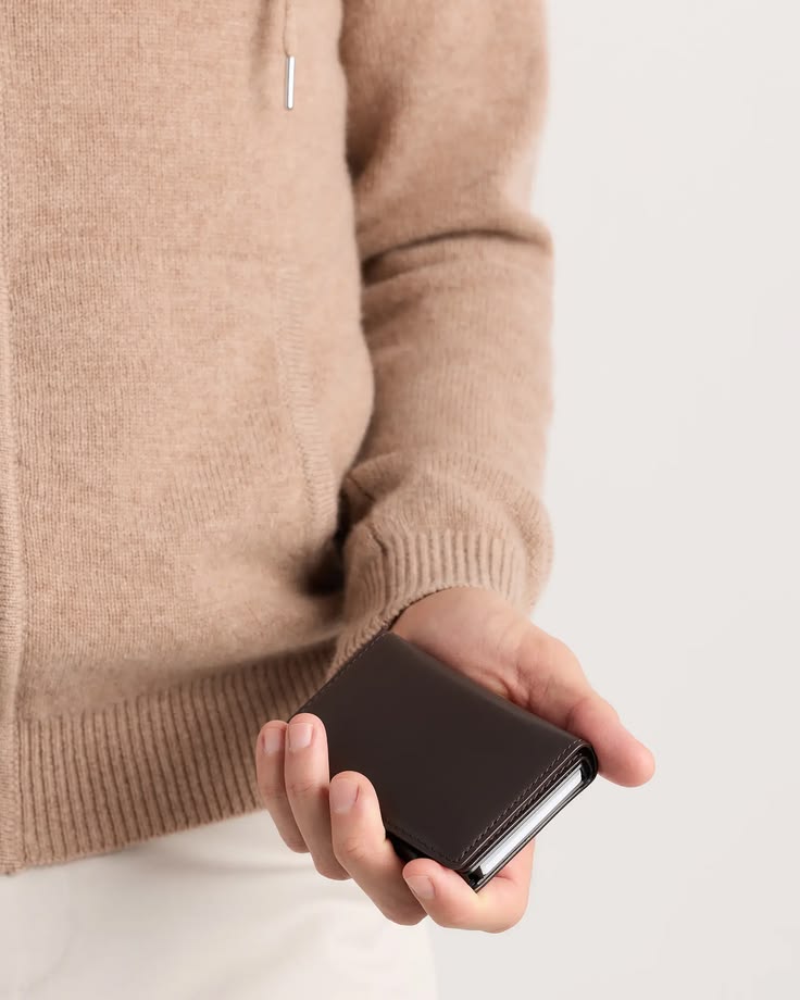 Refined Casual — double-ring closure belt detail