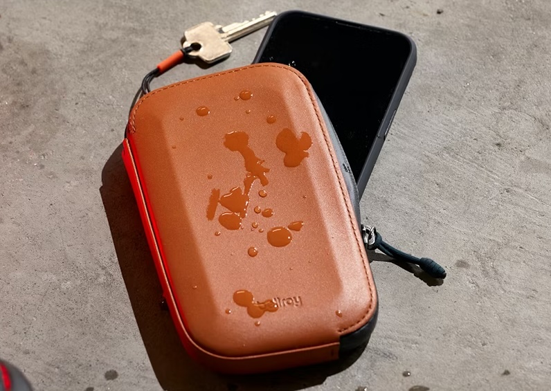 Casual & Workwear — burnished brass buckle close-up