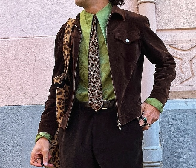 Ornate — velvet jacket with patterned tie